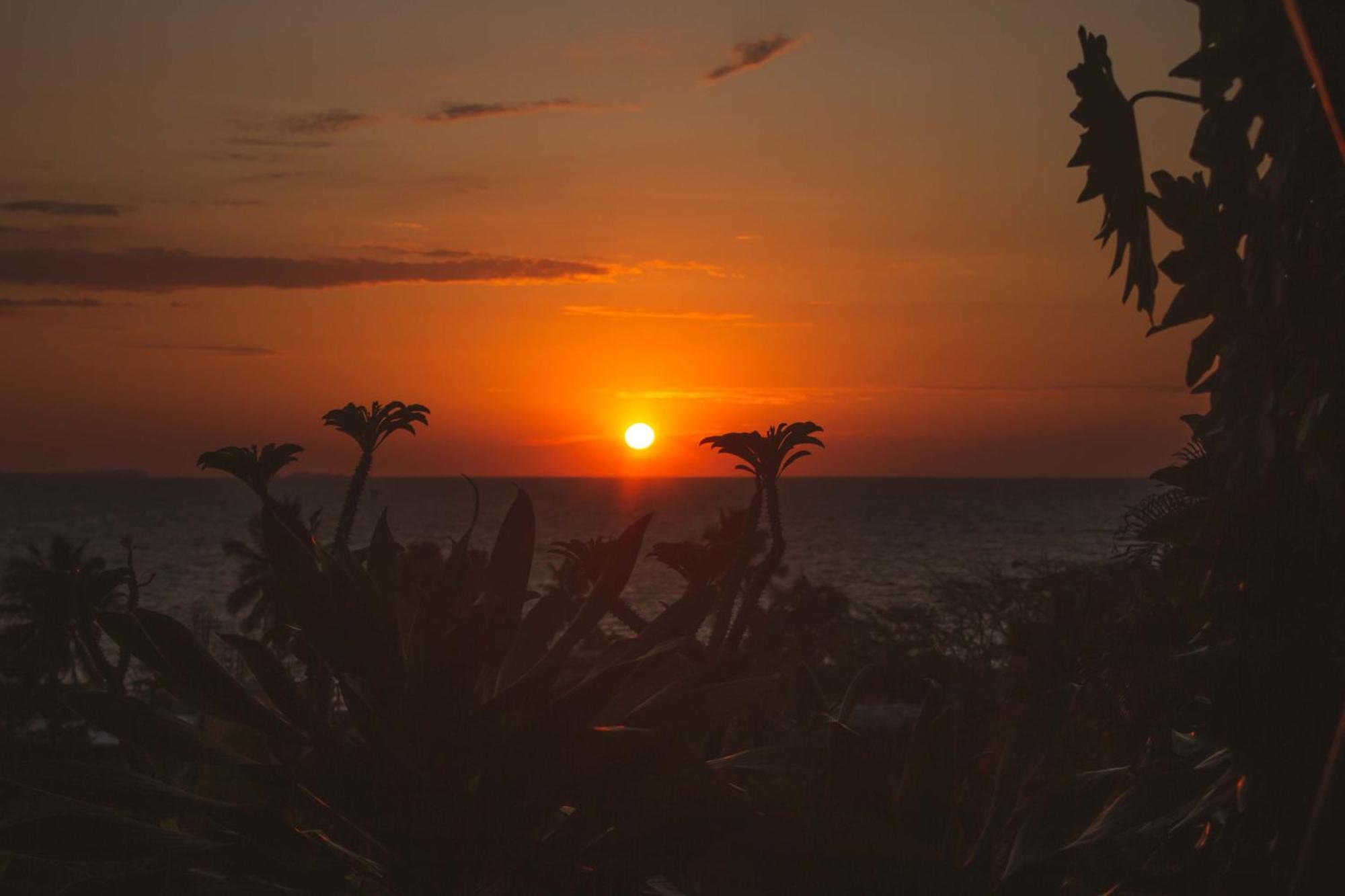 Coucher De Soleil Ambatoloaka  Exterior photo