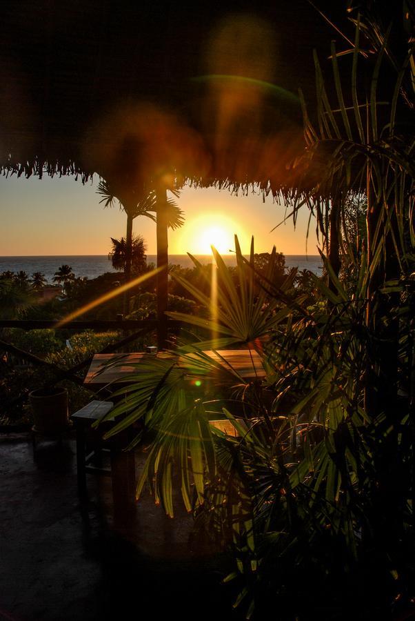 Coucher De Soleil Ambatoloaka  Exterior photo